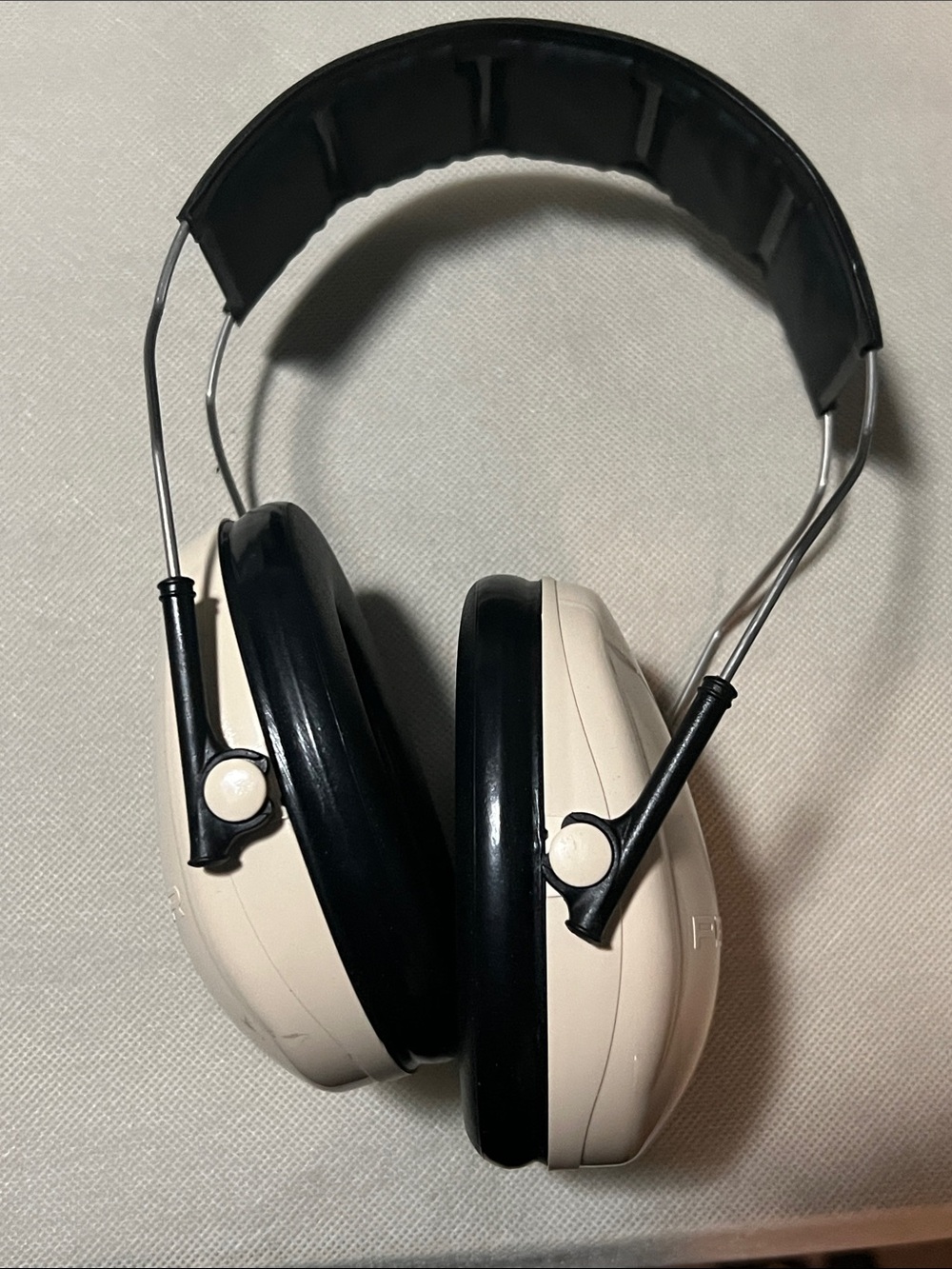 3M Peltor Optime 95 Over-the-Head Hearing Protection Earmuffs (Model: H6A/V).